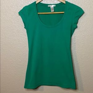 Zenana Outfitters green top in medium
